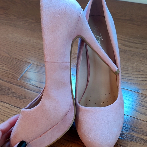 Pre owned - Picture 2 of 4